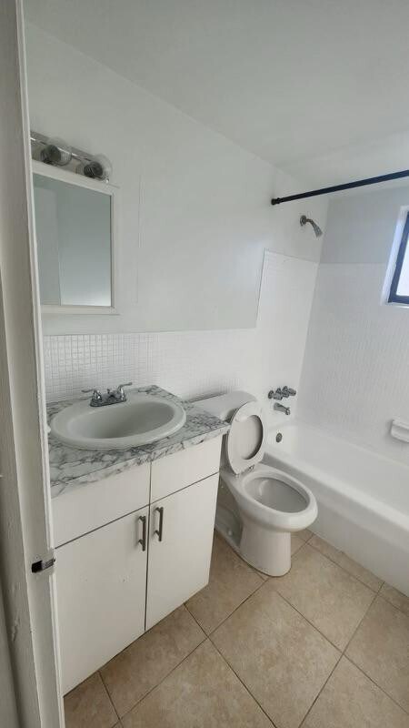 Building Photo - 2545 Taft St