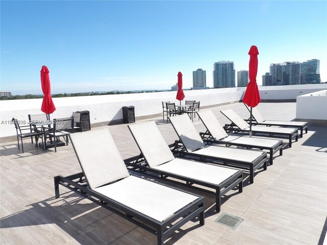 Building Photo - 2740 SW 28th Terrace