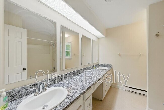 Building Photo - 156 Circle Ct