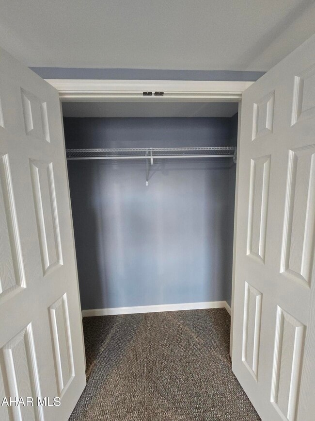 Building Photo - 1654 Quaker Valley Rd