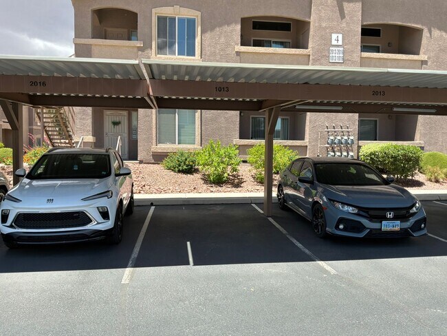 Building Photo - Condo 2 bedroom 2 bathroom Gated Entrance