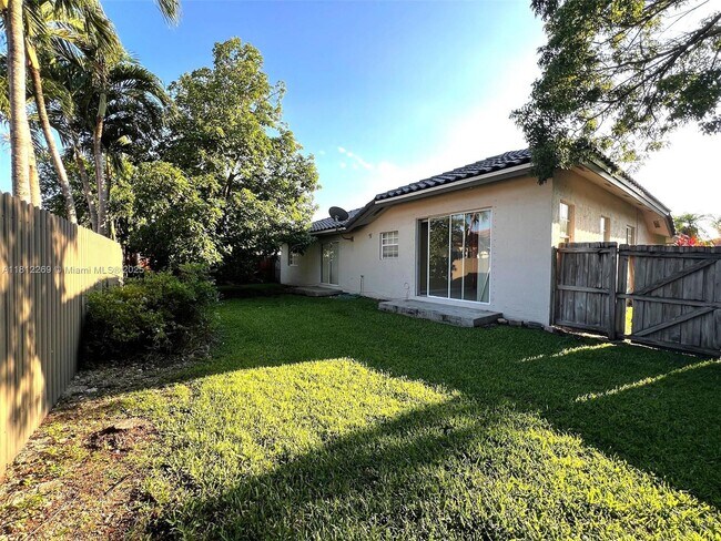 Building Photo - 10139 SW 161st Pl
