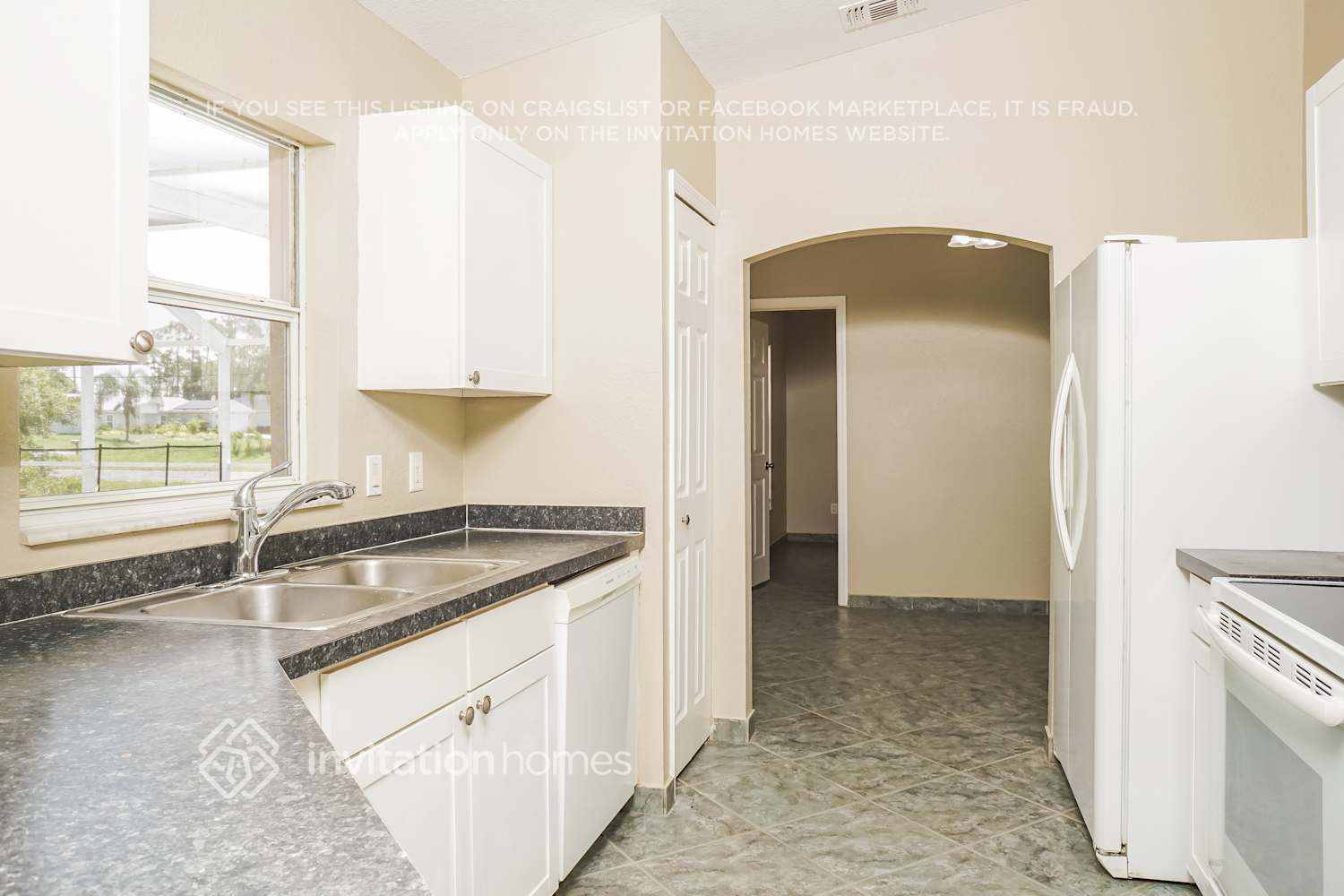 Building Photo - 3002 Alesio Ave