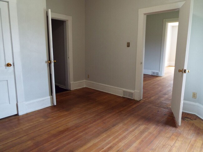 Building Photo - 710 W 3rd St