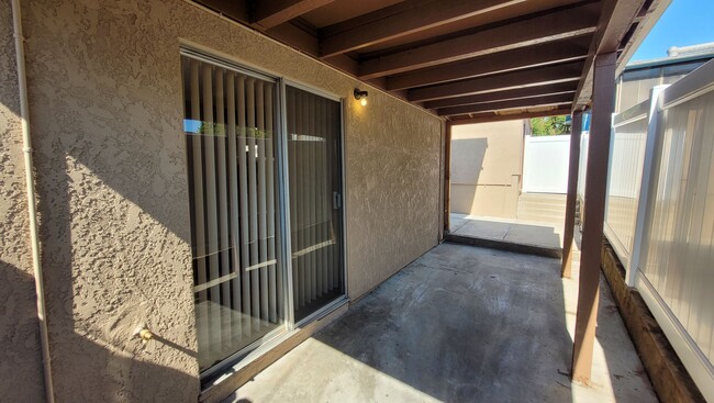 Building Photo - NOW AVAILABLE! 2 Bedroom back house in His...