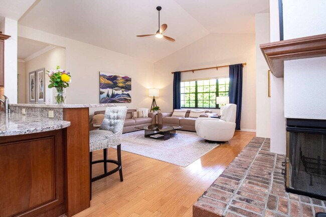 Building Photo - Palm Aire Fully Furnished Rental