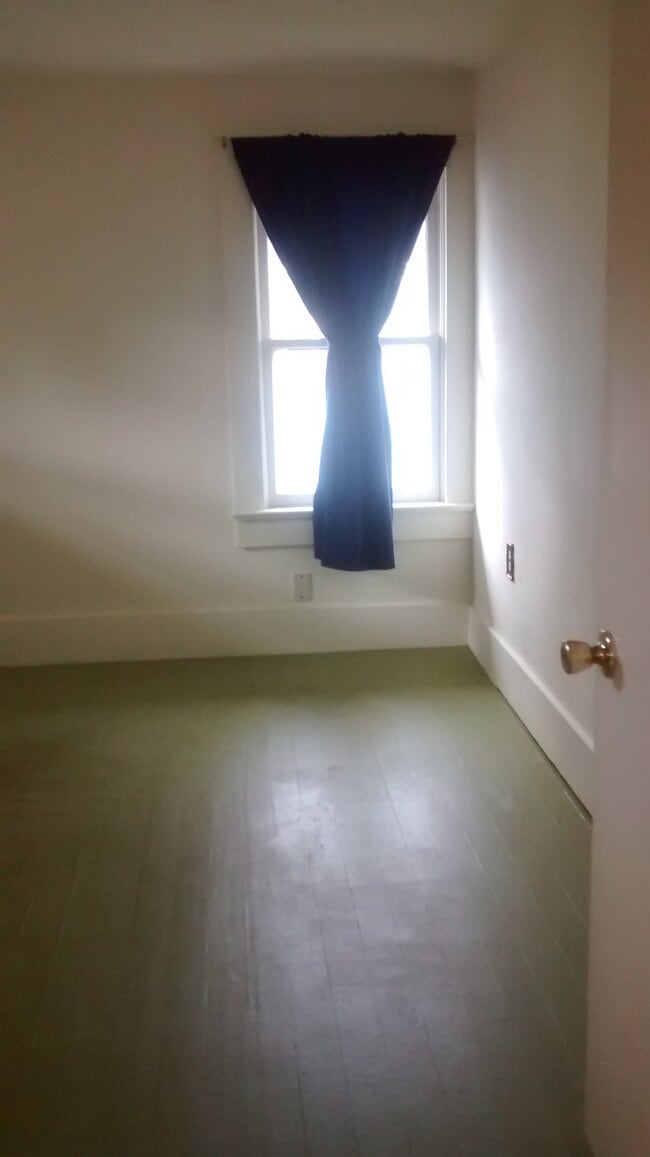 Building Photo - 1203 NE 75th Ave
