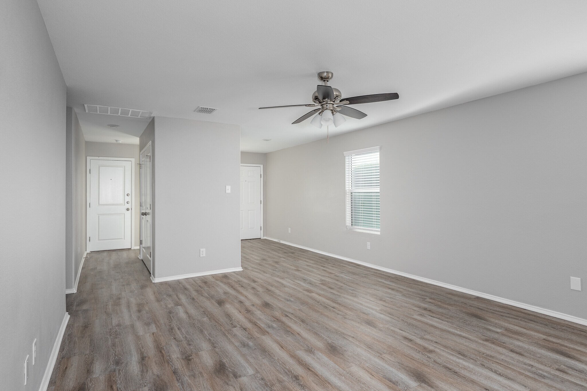 Building Photo - 7601 Bluebell Ln