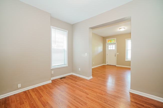 Building Photo - 392-394-394 N Garfield Ave