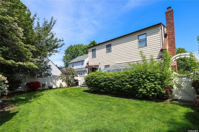 Building Photo - 17 Dawes Ave