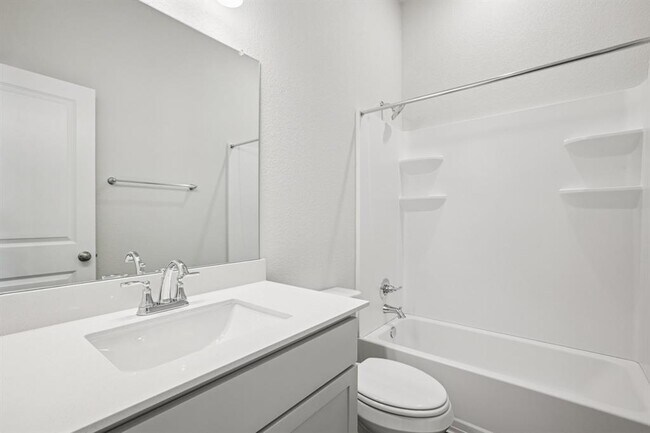 Building Photo - 2224 Delano Dr