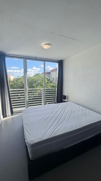 Building Photo - 542 SW 3rd St