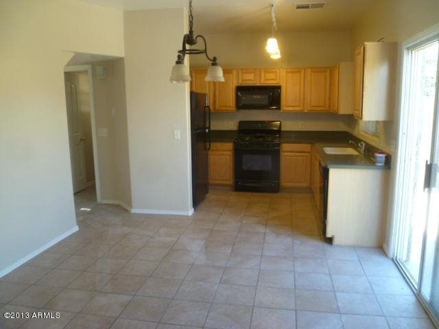 Building Photo - 2946 S Del Rancho Cir