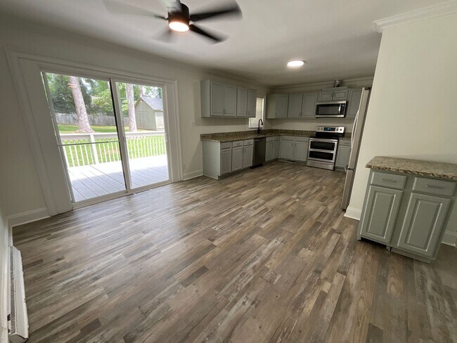 Building Photo - 4026 Sedgewood Ln