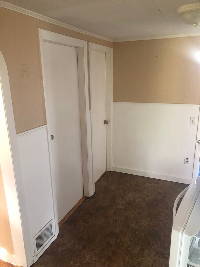 Building Photo - 852 Stillwater Ave