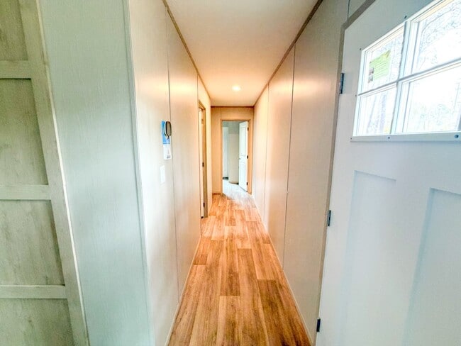 Building Photo - 52 Sutherland Ln SW