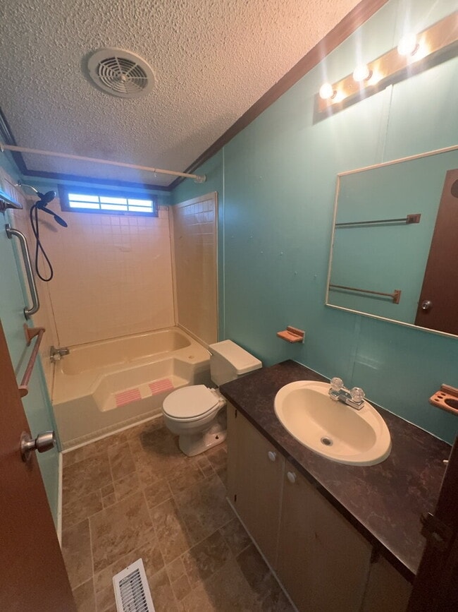 Building Photo - 1557 Catherine Lake Rd