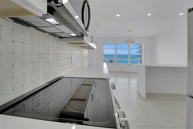 Building Photo - 3900 Galt Ocean Dr