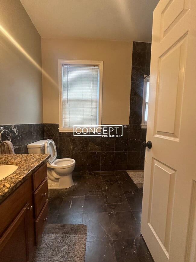 Building Photo - 47 Hillside St