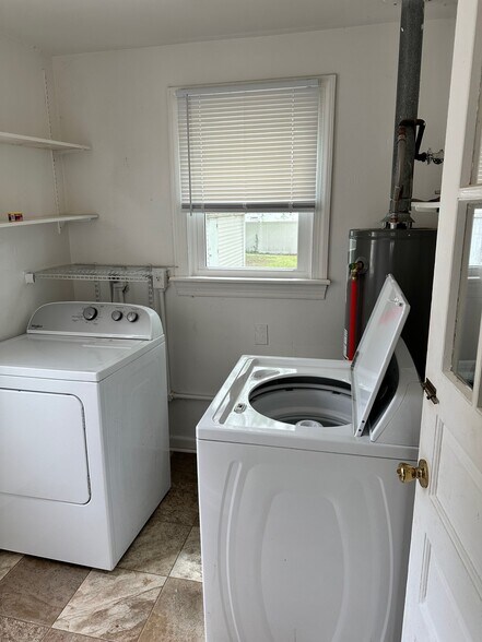 Building Photo - 9324 Phillip Ave