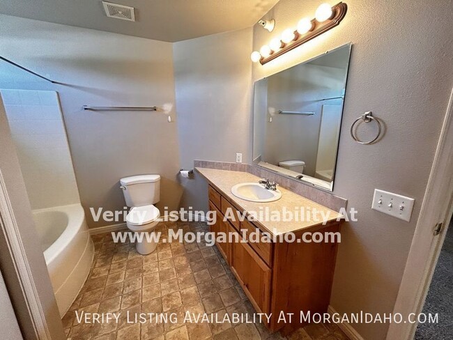 Building Photo - 2216 E Whispering Willow Ln