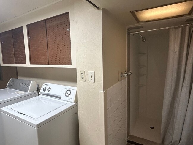 Building Photo - Charming 4 Bed Happy Valley Home