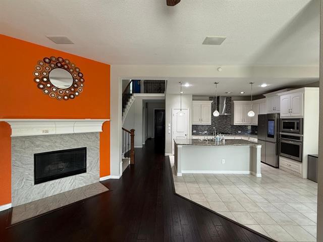 Building Photo - 5613 Alpenrose Ave
