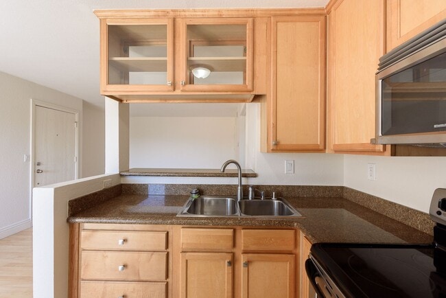 Building Photo - Quiet, Unit in Santee with View!