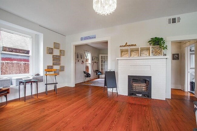 Building Photo - 108 W 10th 1/2 St