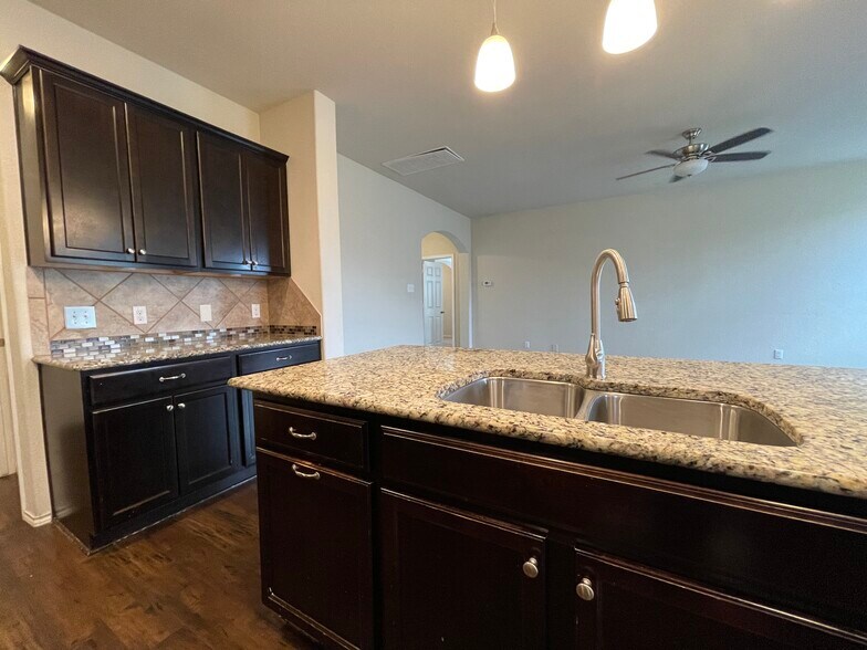 Building Photo - 11133 Gainer Dr