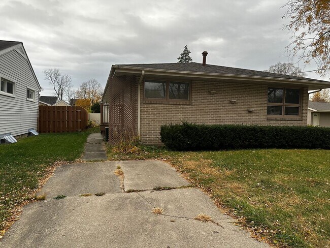 Building Photo - 1608 Turtle St