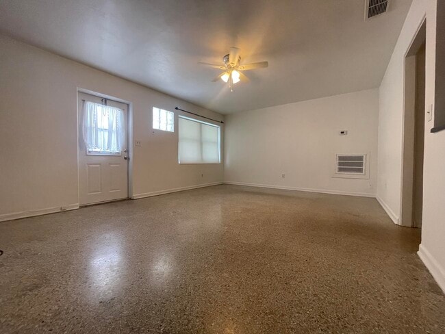 Building Photo - 335 Hernando St