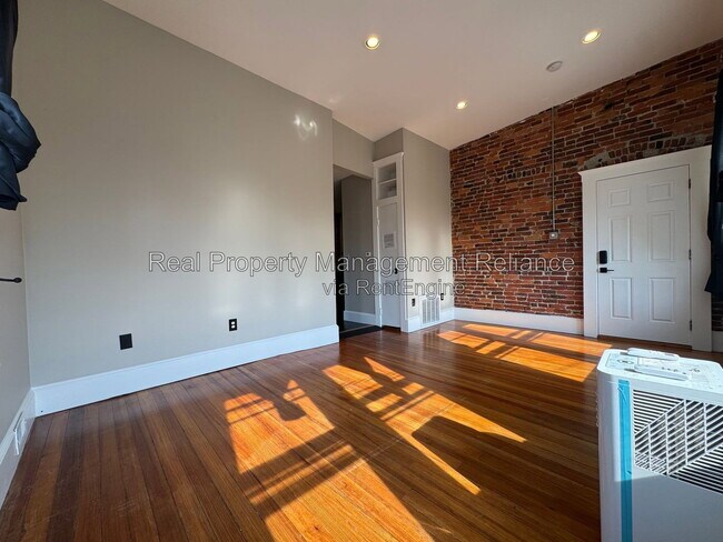 Building Photo - 44 Pingree St