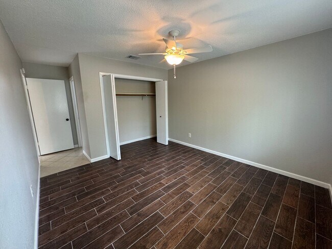 Building Photo - 215 Greenlawn Blvd