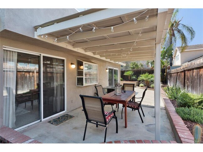 Building Photo - 2482 Sena St