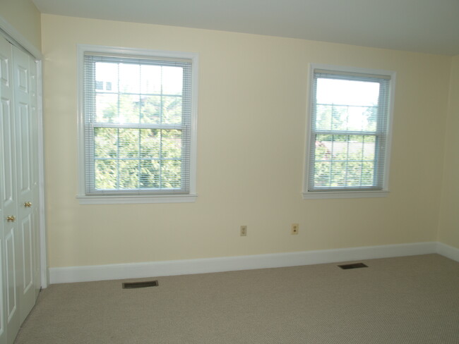 Guest Bedroom - 3287 Sutton Pl NW