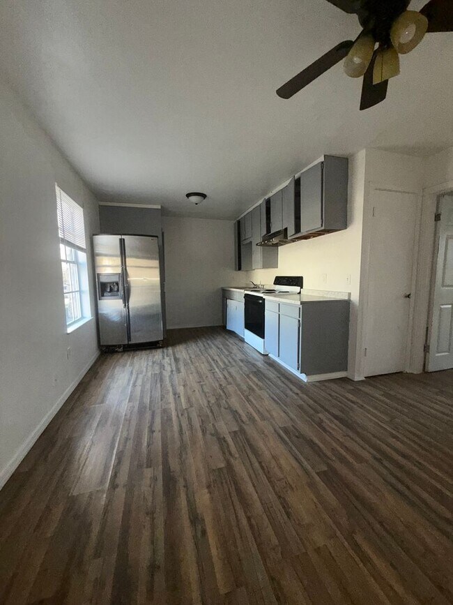 Building Photo - Passariello Management