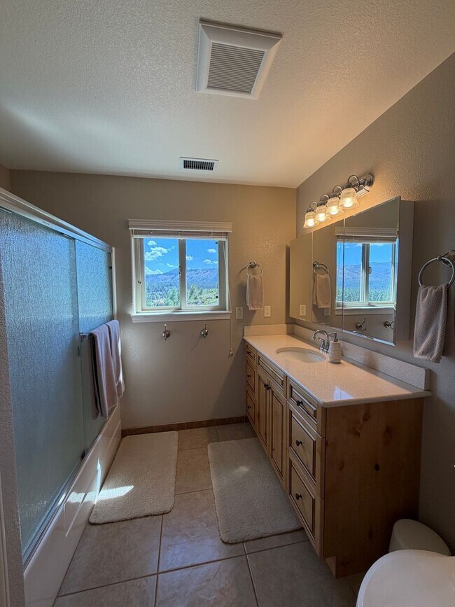 Building Photo - 799 Lookout Point Cir