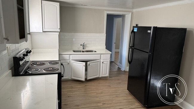 Building Photo - 1113 Cornwall St