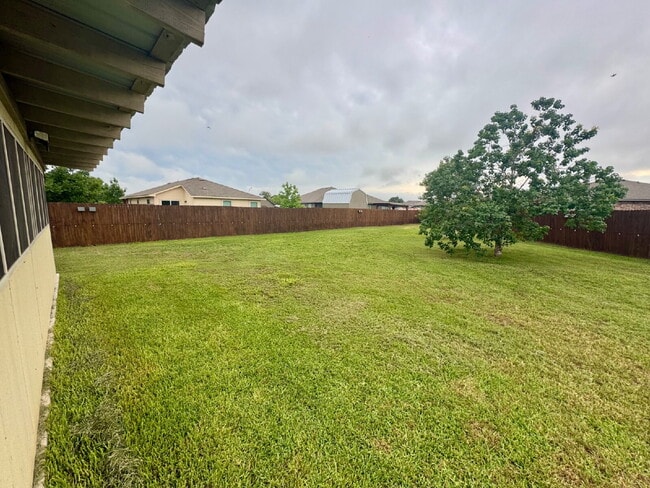 Building Photo - 3-bed 2-bath 2-car garage with screened in porch & backyard shed in Riverside Grove cul-de-sac.