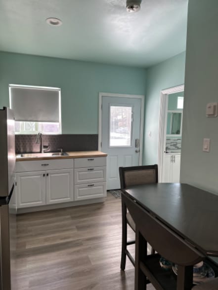 Building Photo - 303 E Park Ave