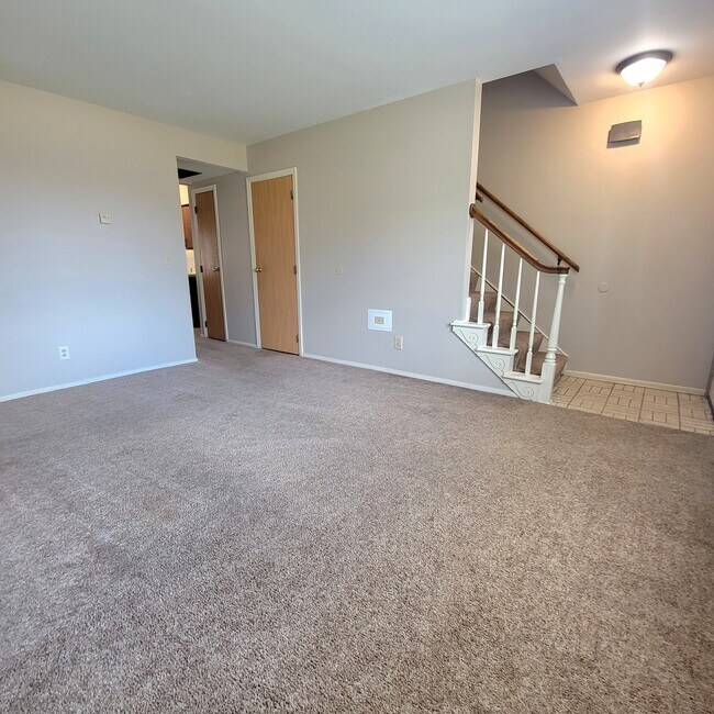 Building Photo - 1359 Chippewa Dr