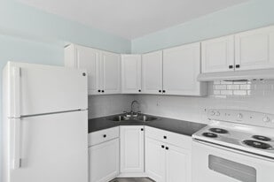 Building Photo - Skyline Apartments