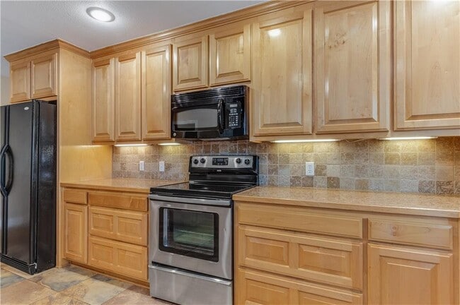 Building Photo - 811 S Riviera Dr
