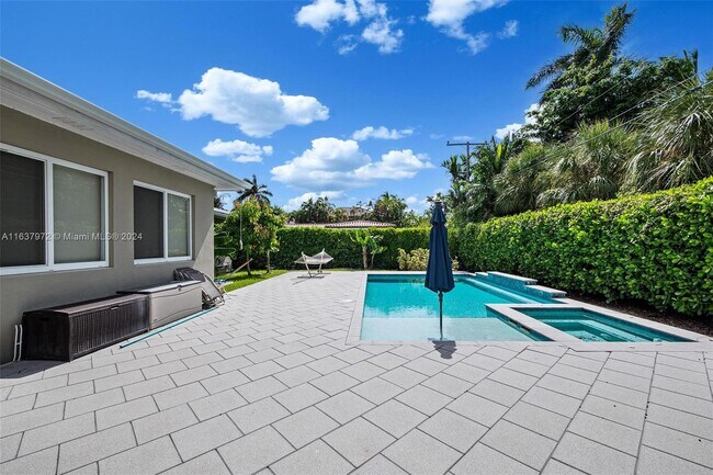 Building Photo - 1250 95th St