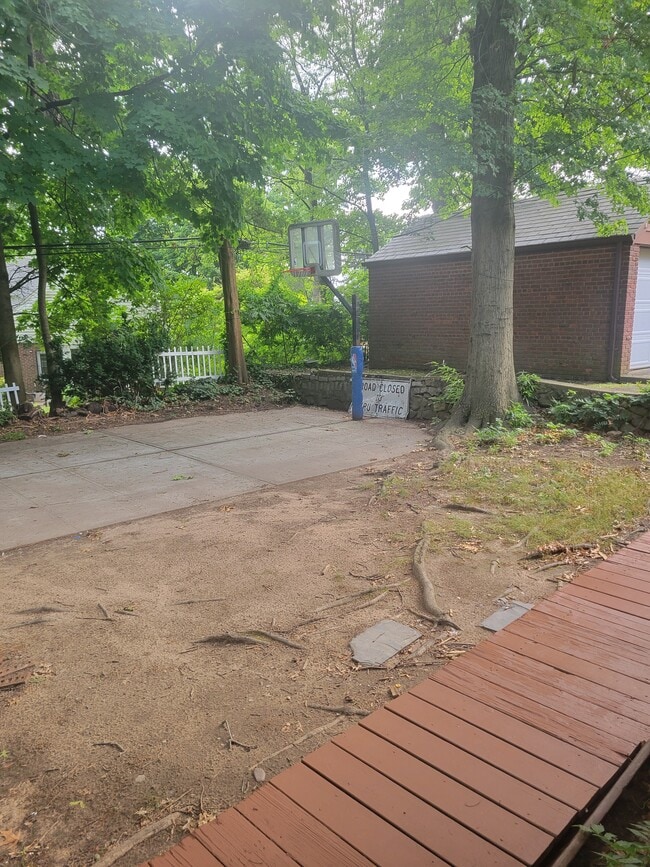 Building Photo - 186-18-118 Cambridge Rd