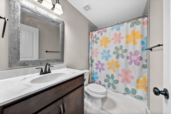 Building Photo - 222 Cooper River Wy