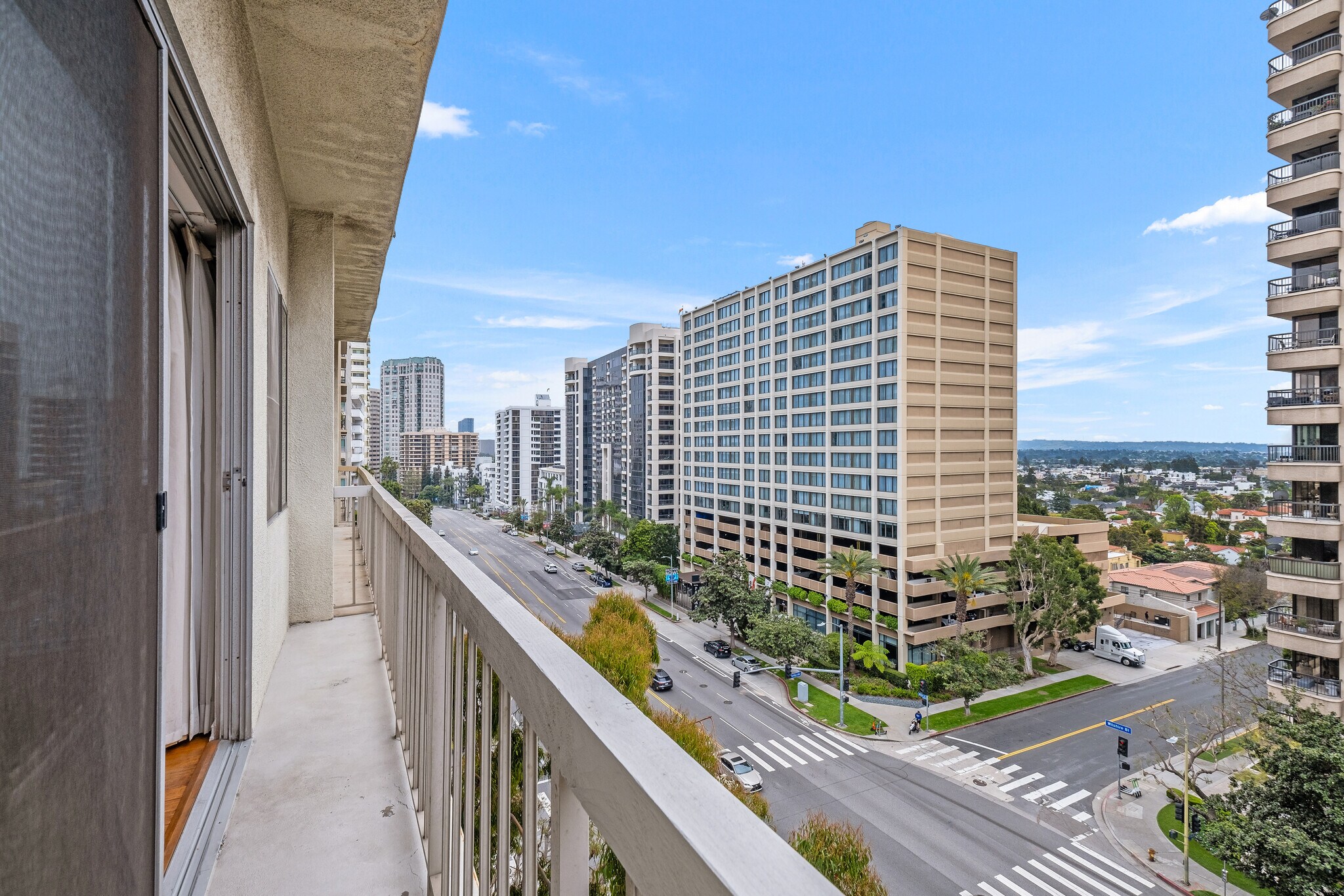 Building Photo - 10751 Wilshire Blvd
