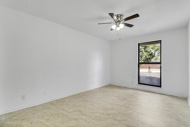 Building Photo - 14616 Autumn Ave