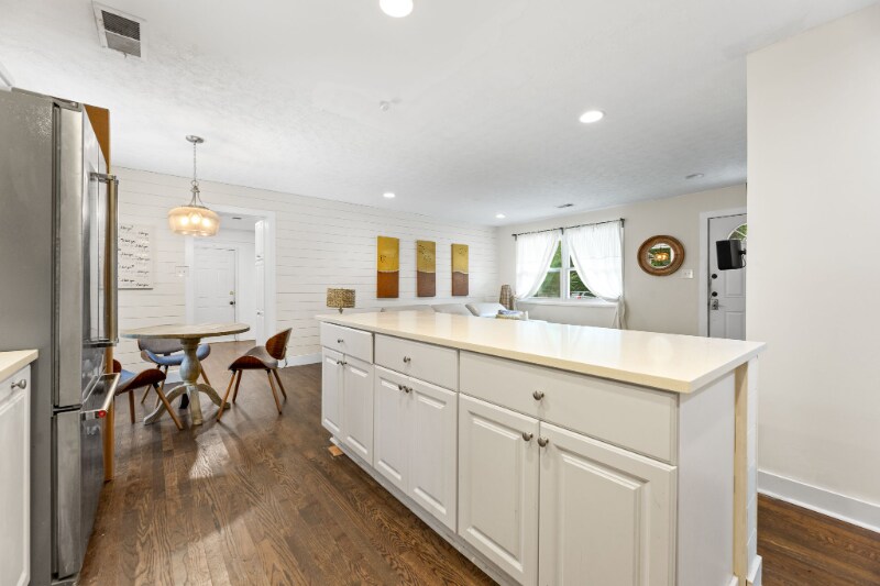 Building Photo - 551 Lyle Dr SE